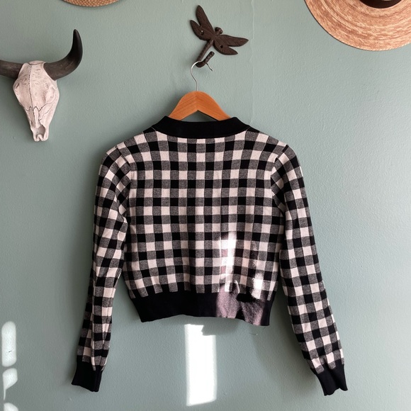 Cropped Cardigan with vintage button - Picture 3 of 11